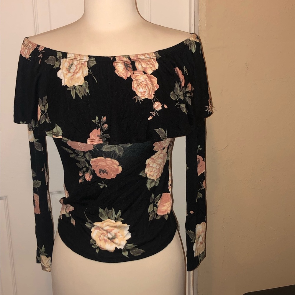 Long sleeve over the shoulder floral top